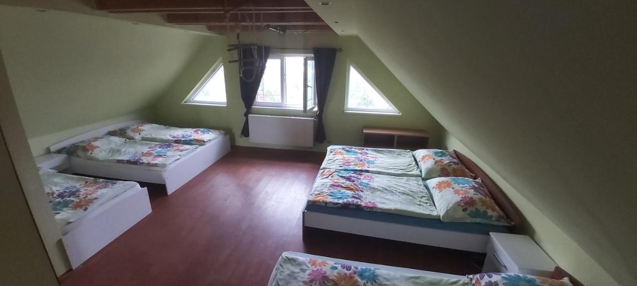 Chata U Rybnika Msecke Zehrovice Exteriör bild